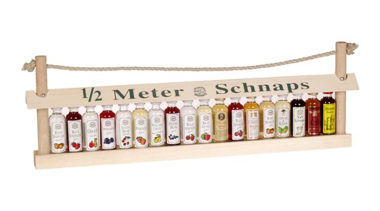 1/2 Meter Schnaps im Holz-
Gestell (18 Liköre+Brände)